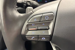valkoinen Hyundai IONIQ hybrid 2021 kuva 12.