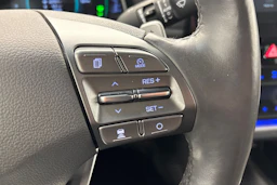 valkoinen Hyundai IONIQ hybrid 2021 kuva 13.