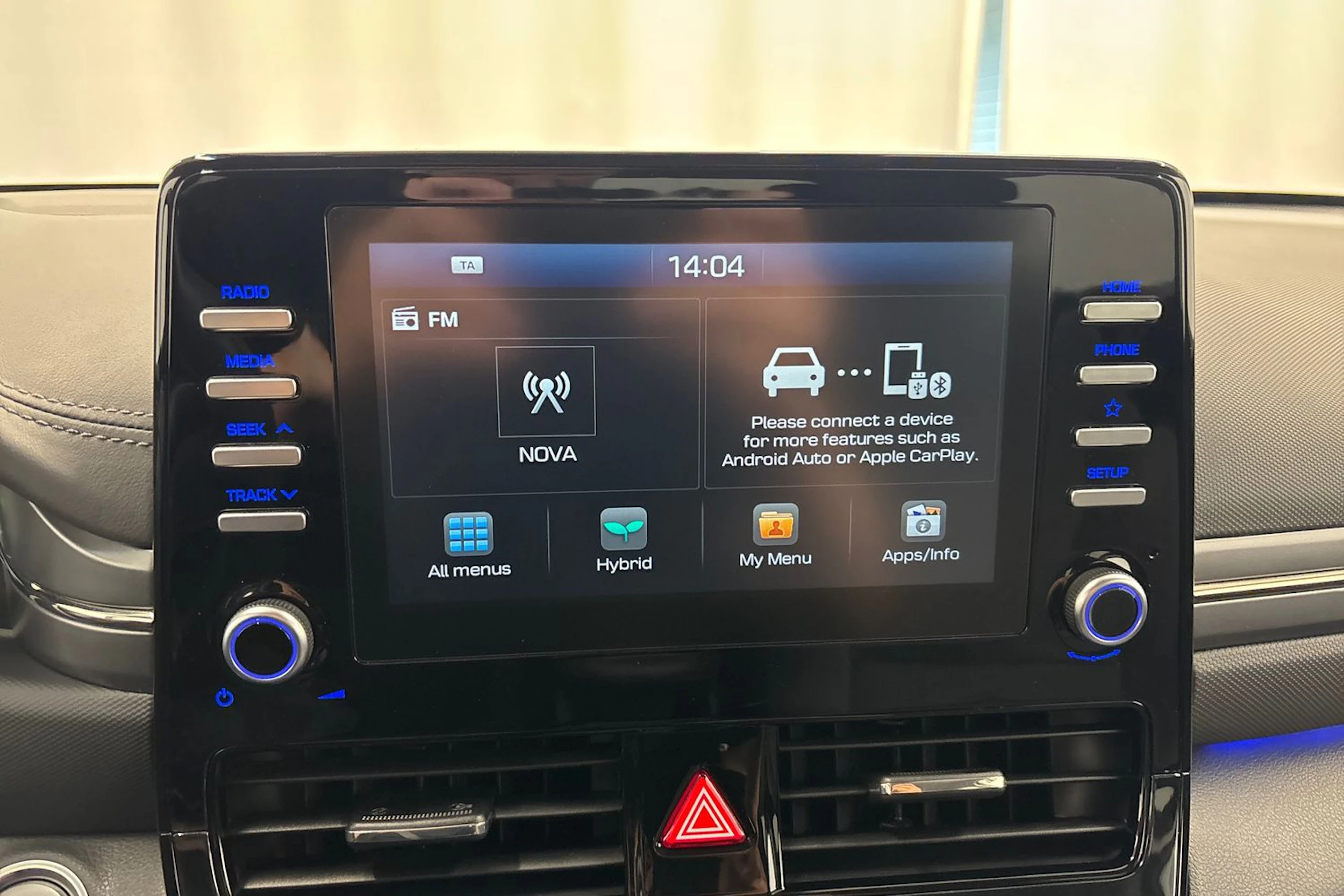 valkoinen Hyundai IONIQ hybrid 2021 kuva 14.