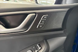 sininen Hyundai IONIQ hybrid 2021 kuva 4.