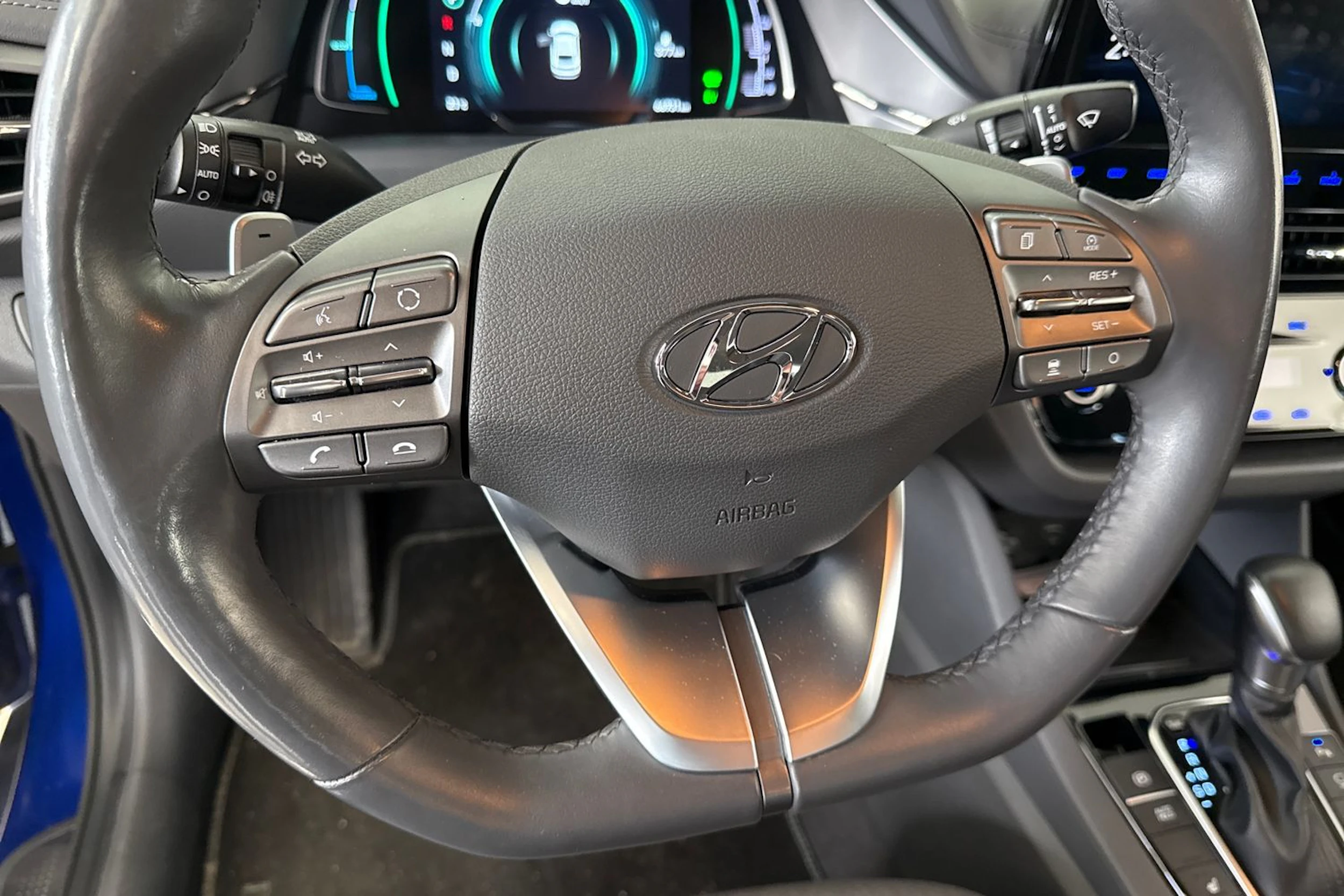 sininen Hyundai IONIQ hybrid 2021 kuva 5.