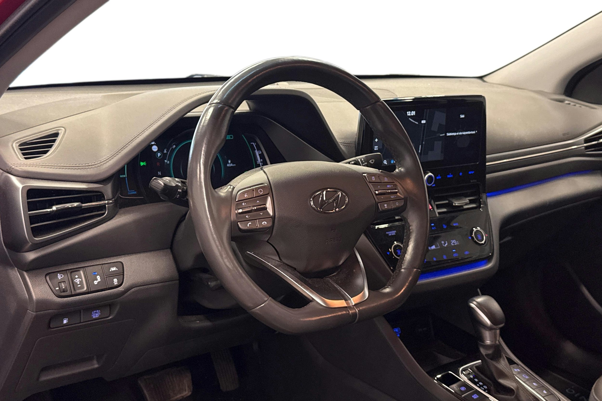 punainen Hyundai IONIQ hybrid 2021 kuva 3.