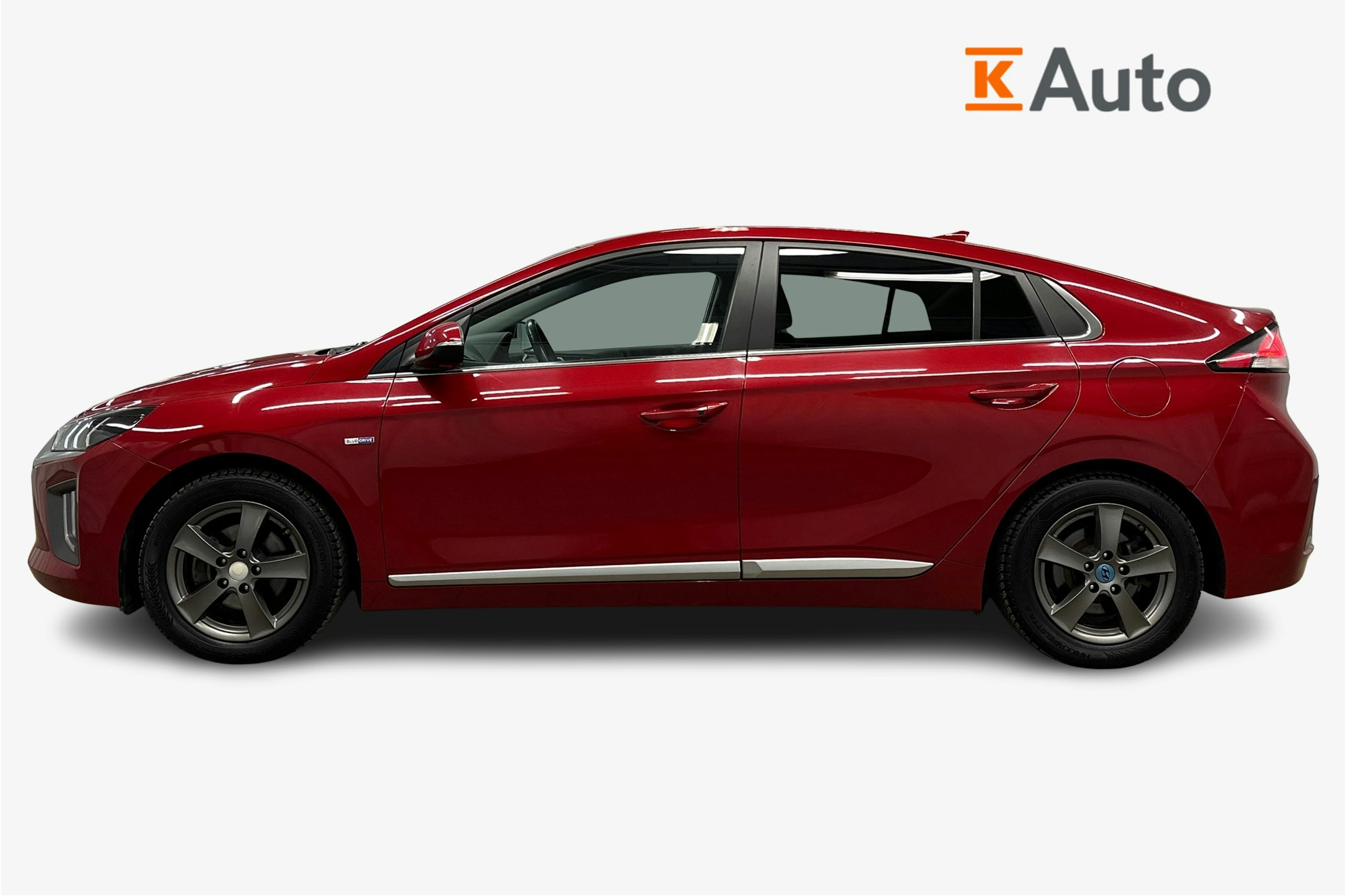 punainen Hyundai IONIQ hybrid 2021 kuva 6.