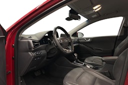 punainen Hyundai IONIQ hybrid 2021 kuva 7.