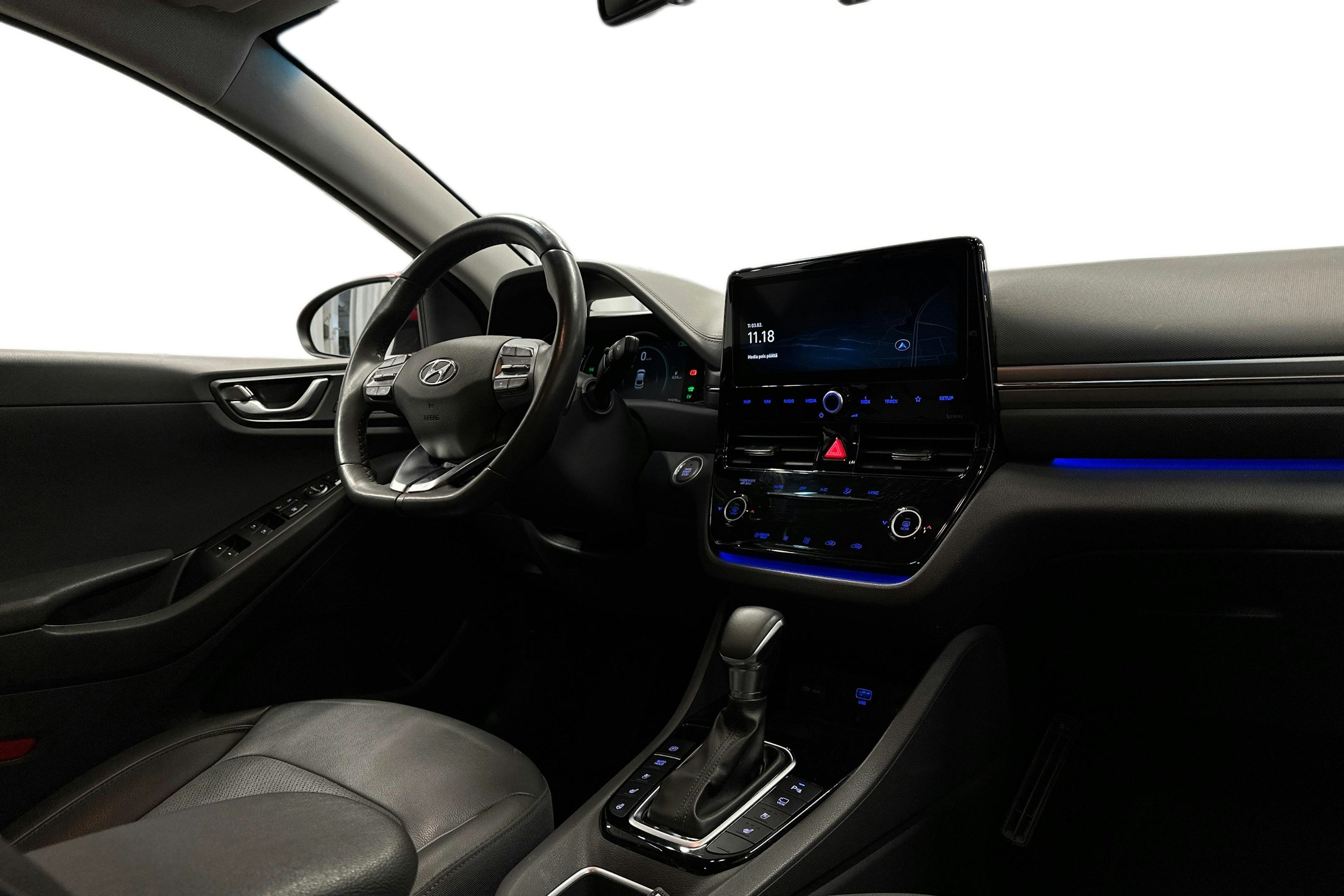 punainen Hyundai IONIQ hybrid 2021 kuva 9.