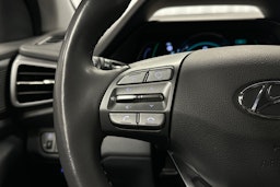 punainen Hyundai IONIQ hybrid 2021 kuva 14.