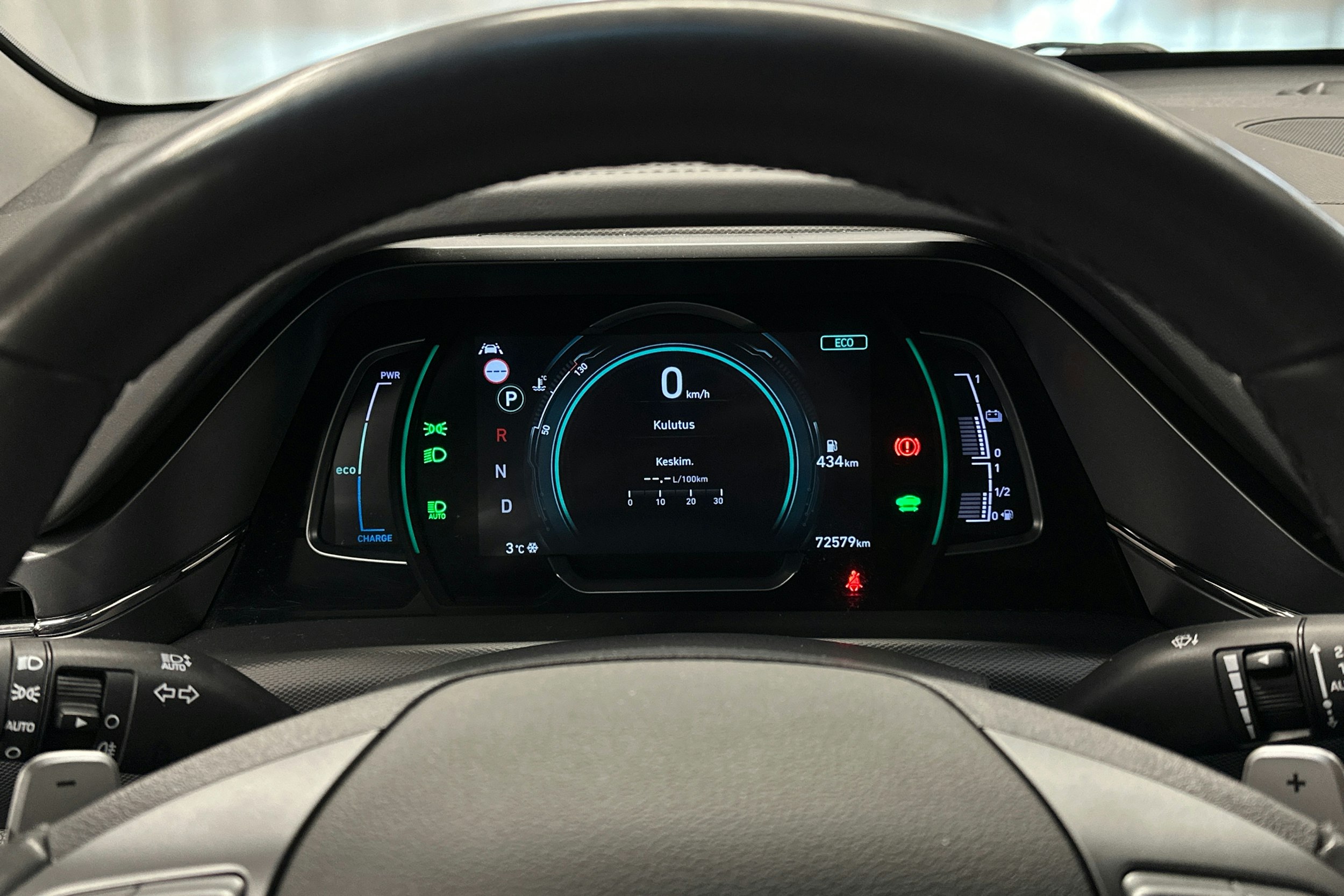 punainen Hyundai IONIQ hybrid 2021 kuva 16.