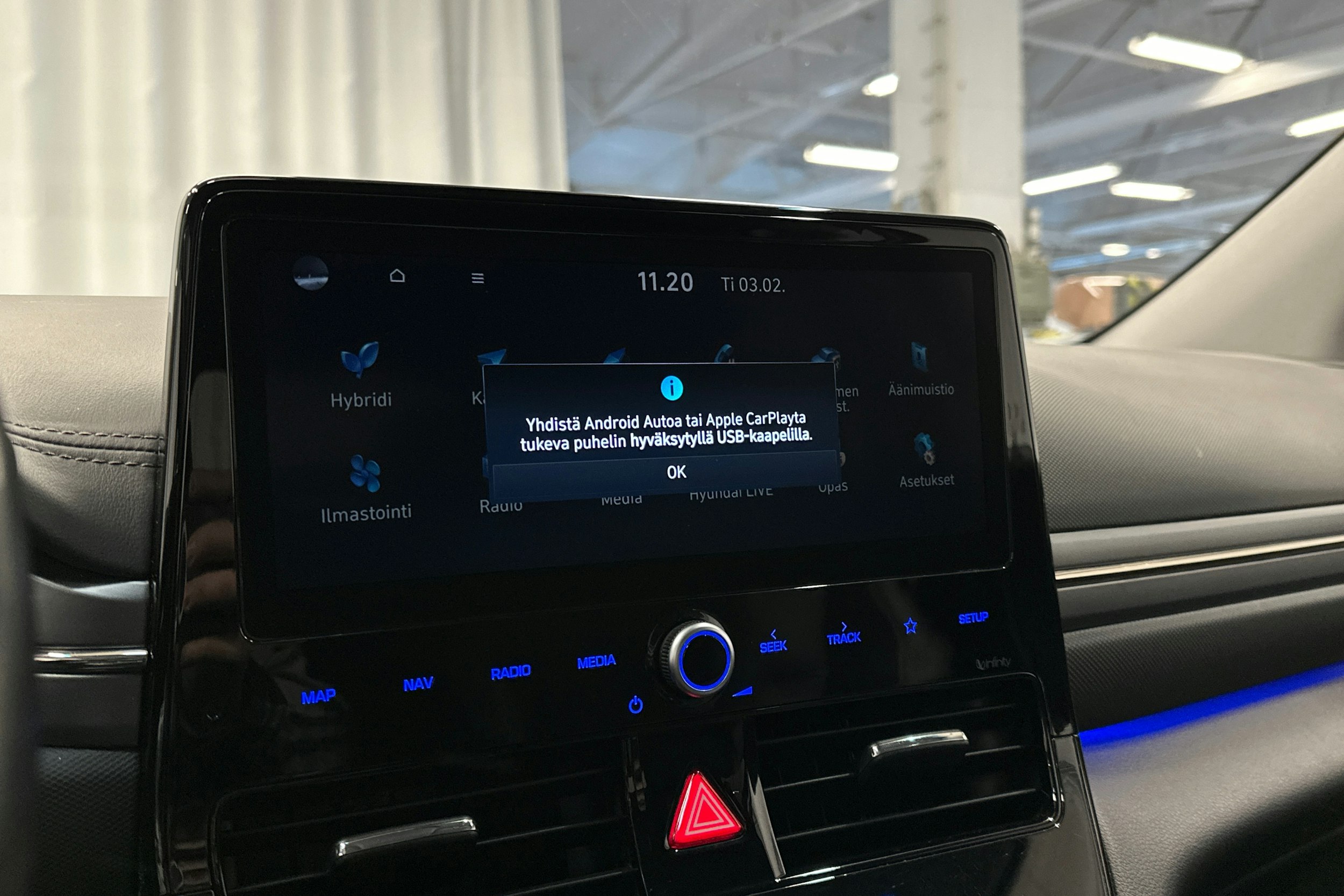 punainen Hyundai IONIQ hybrid 2021 kuva 17.