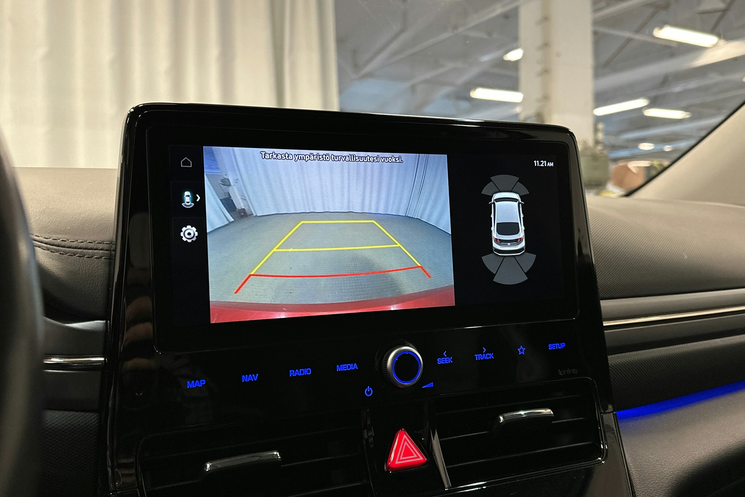 punainen Hyundai IONIQ hybrid 2021 kuva 18.