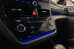 punainen Hyundai IONIQ hybrid 2021 kuva 19.