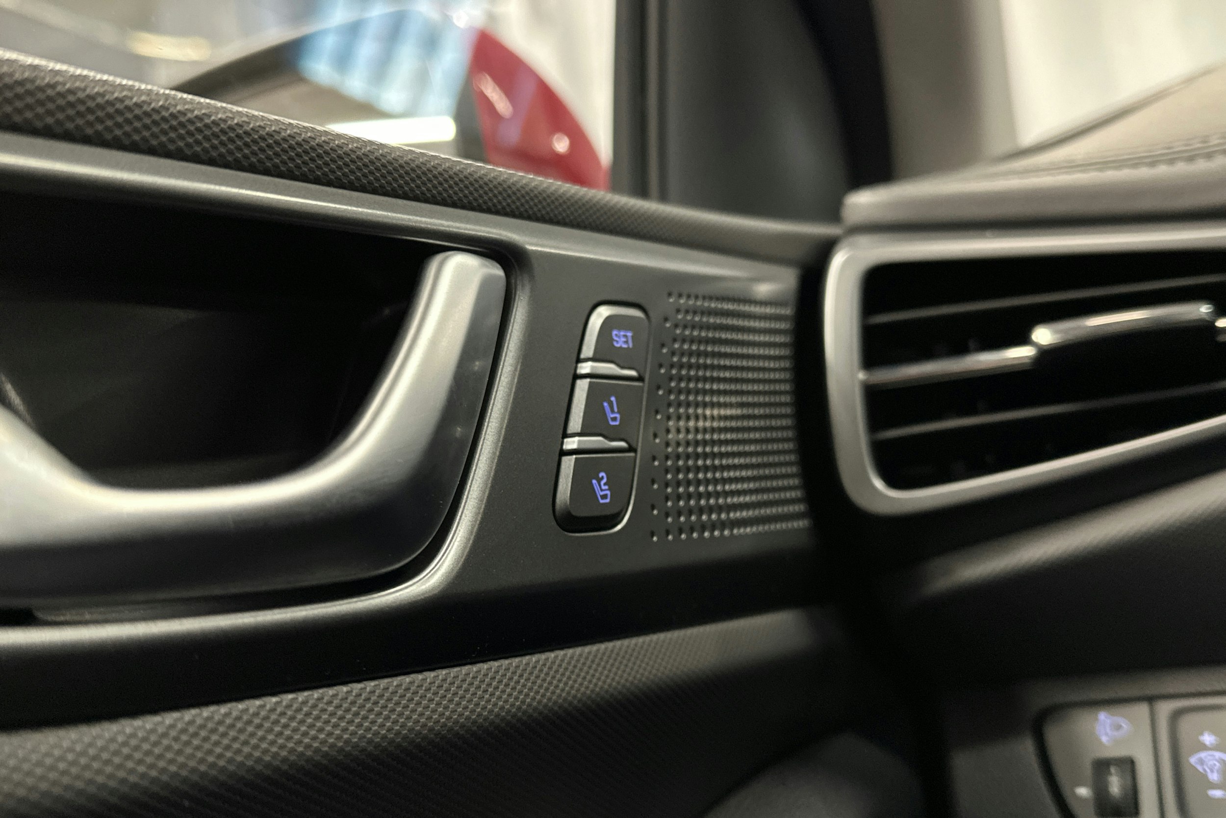 punainen Hyundai IONIQ hybrid 2021 kuva 21.