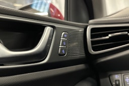 punainen Hyundai IONIQ hybrid 2021 kuva 21.