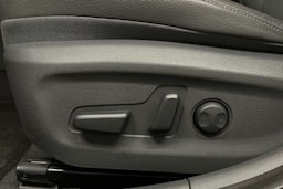 punainen Hyundai IONIQ hybrid 2021 kuva 23.