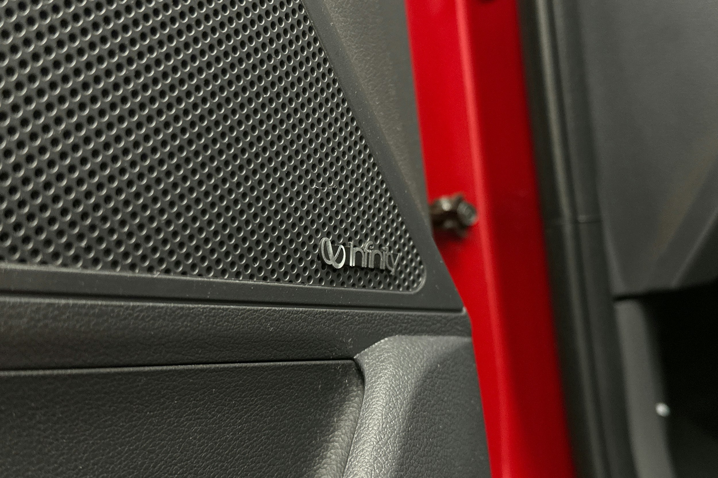 punainen Hyundai IONIQ hybrid 2021 kuva 24.