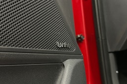 punainen Hyundai IONIQ hybrid 2021 kuva 24.