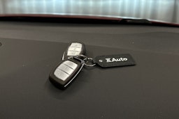 punainen Hyundai IONIQ hybrid 2021 kuva 26.