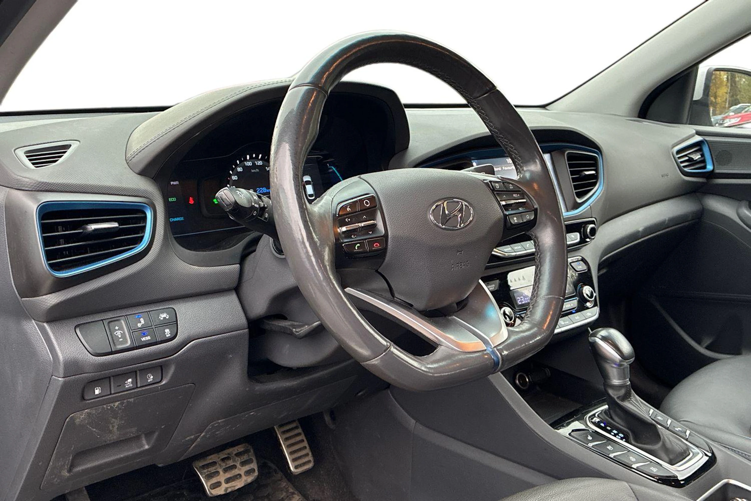 harmaa Hyundai IONIQ plug-in 2018 kuva 3.