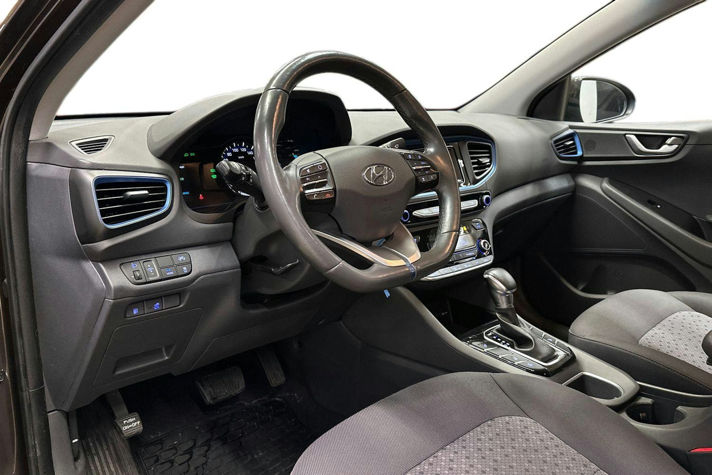 met. ruskea (beige) Hyundai IONIQ plug-in 2018 kuva 7.