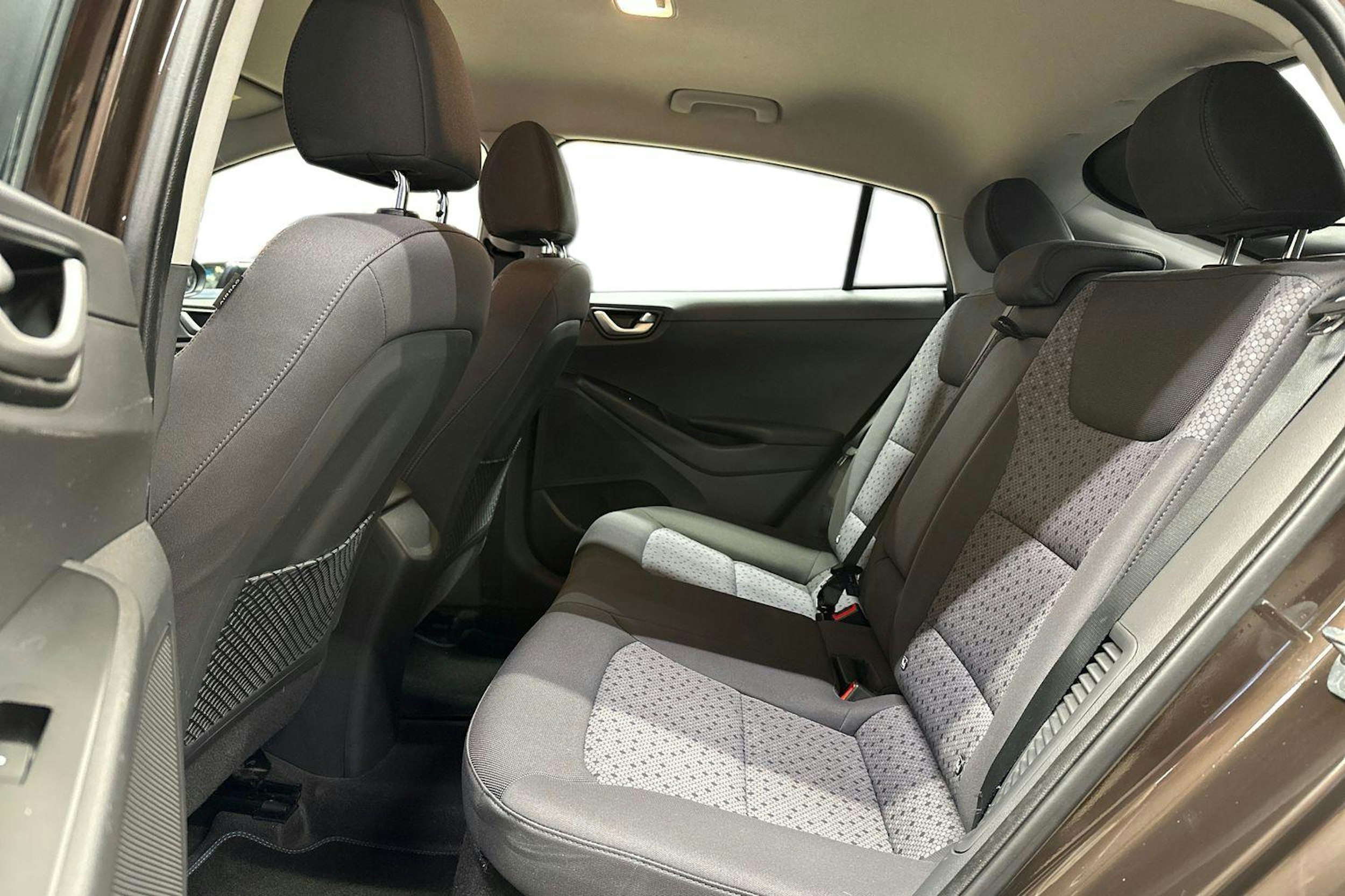 met. ruskea (beige) Hyundai IONIQ plug-in 2018 kuva 10.