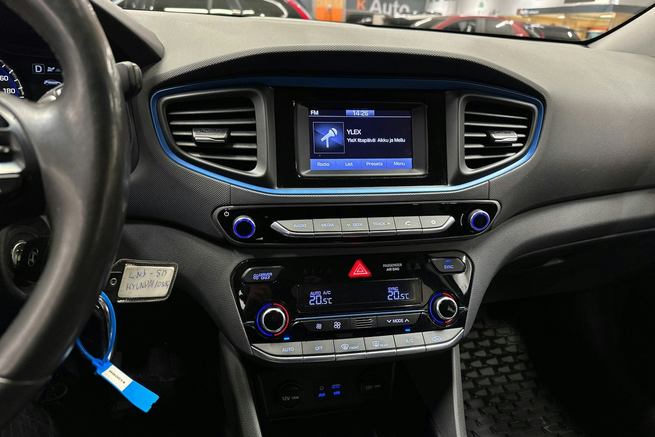 met. ruskea (beige) Hyundai IONIQ plug-in 2018 kuva 16.