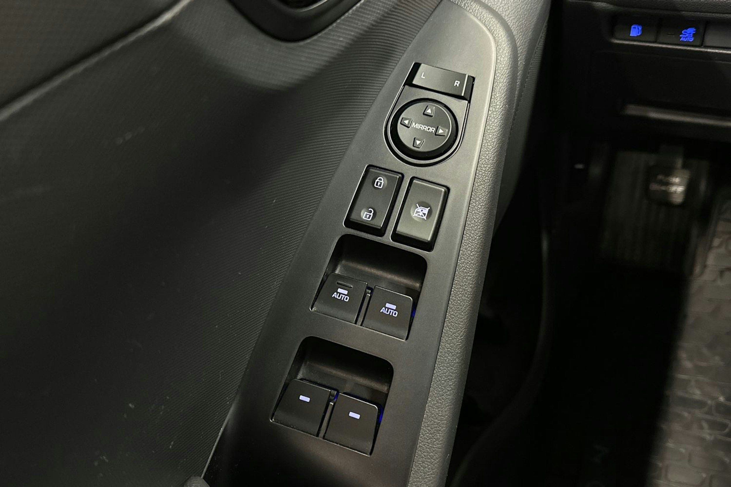 met. ruskea (beige) Hyundai IONIQ plug-in 2018 kuva 23.