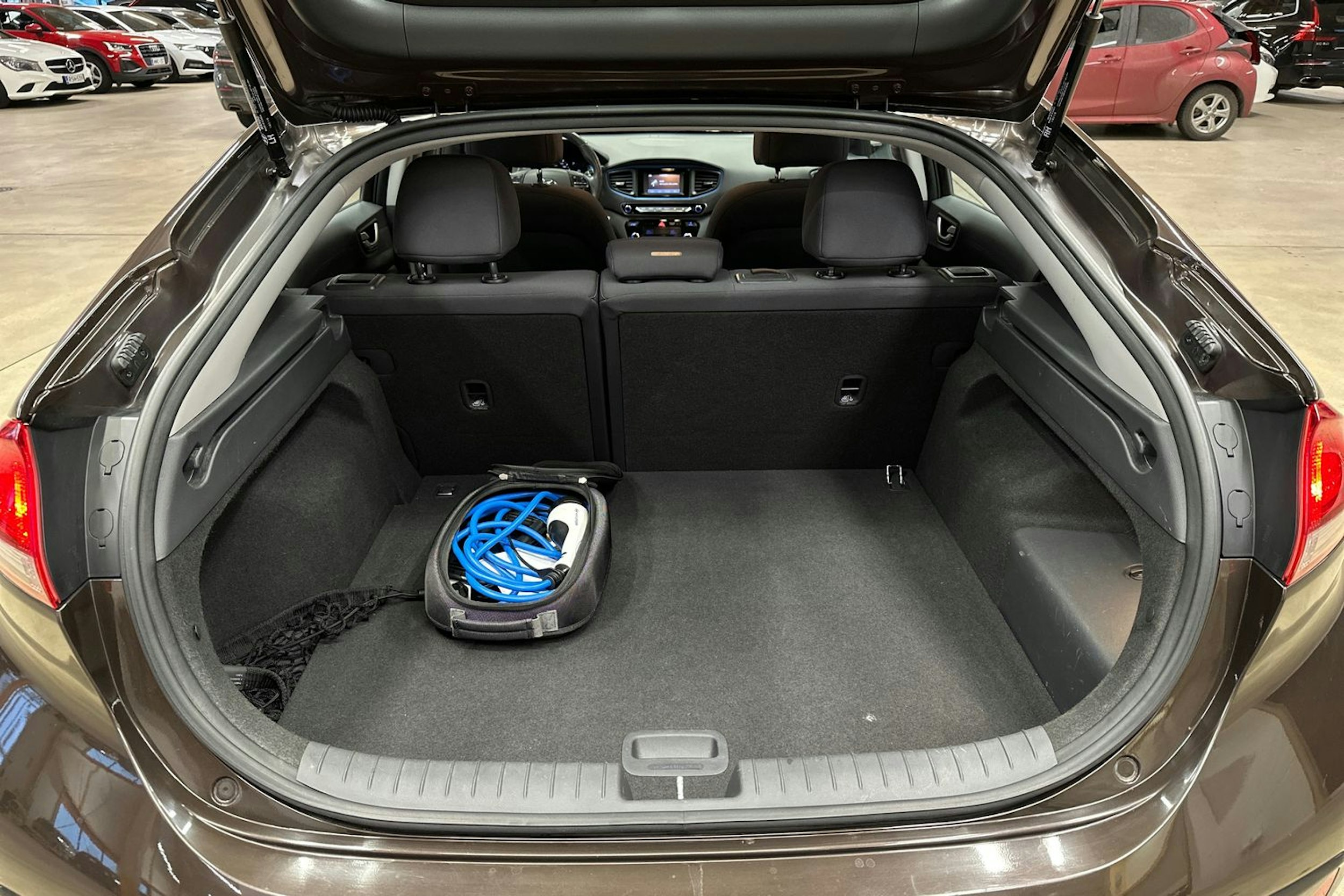 met. ruskea (beige) Hyundai IONIQ plug-in 2018 kuva 24.