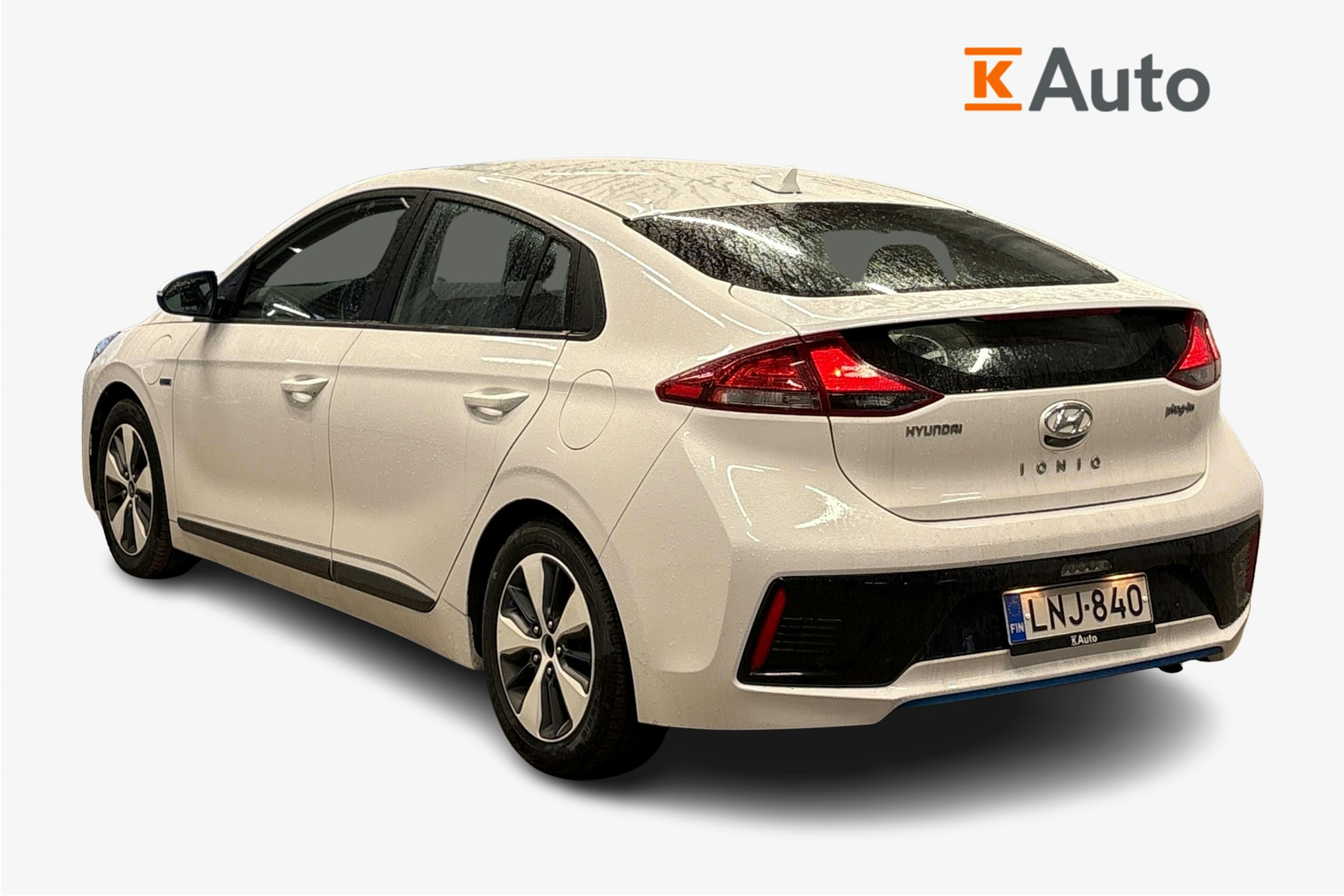 valkoinen Hyundai IONIQ plug-in 2018 kuva 2.