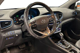 valkoinen Hyundai IONIQ plug-in 2018 kuva 3.