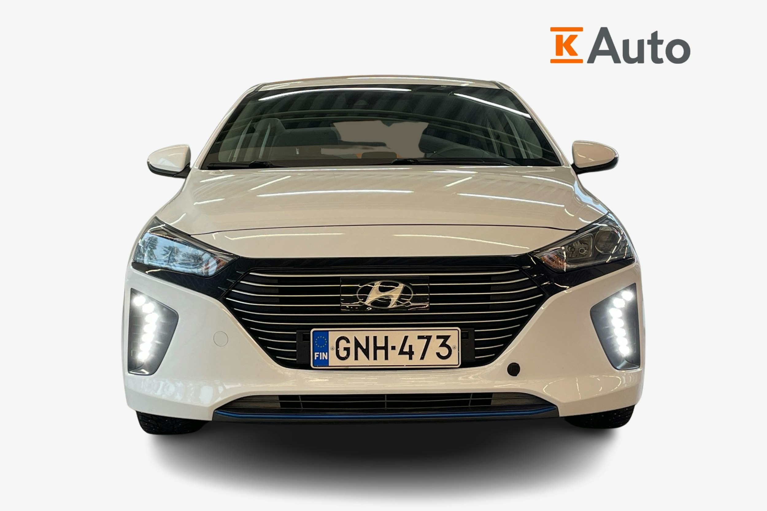 Valkoinen Hyundai IONIQ plug-in 2019 kuva 4.