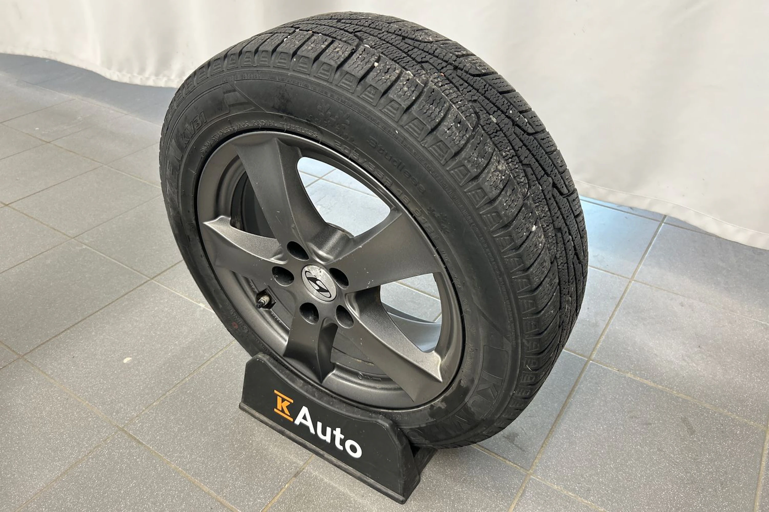 sininen Hyundai IONIQ plug-in 2019 kuva 13.