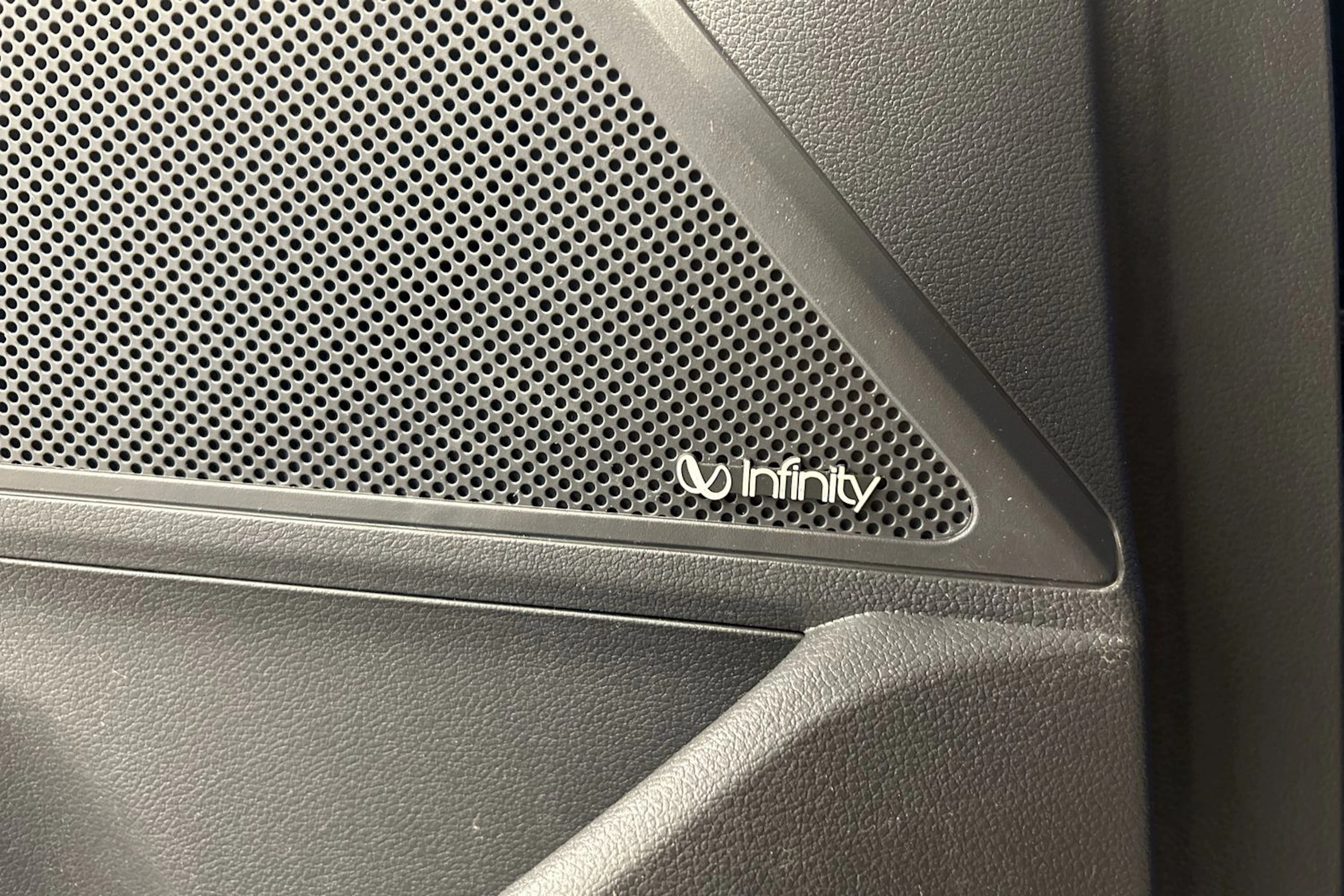 sininen Hyundai IONIQ plug-in 2019 kuva 14.