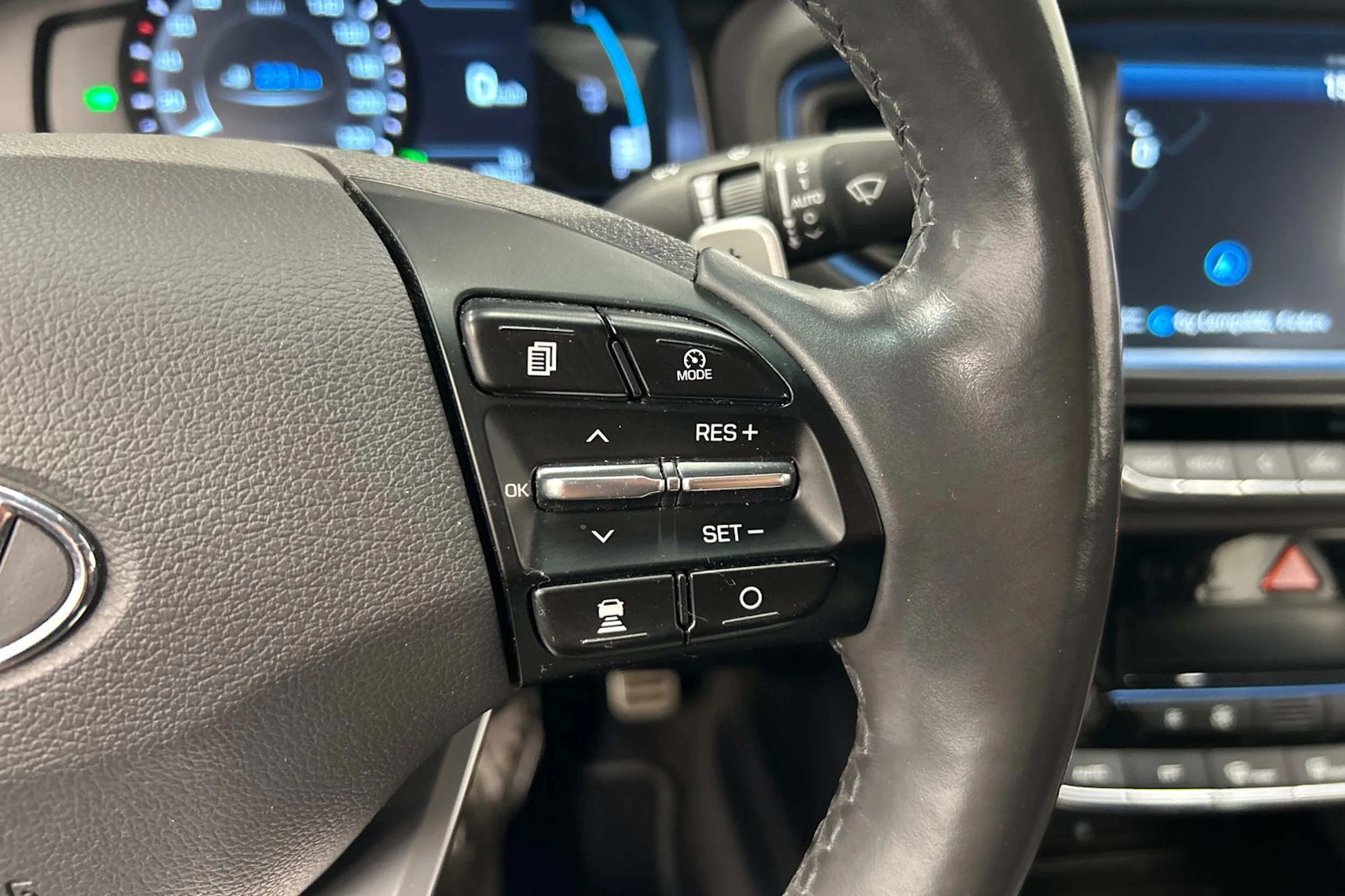 sininen Hyundai IONIQ plug-in 2019 kuva 18.