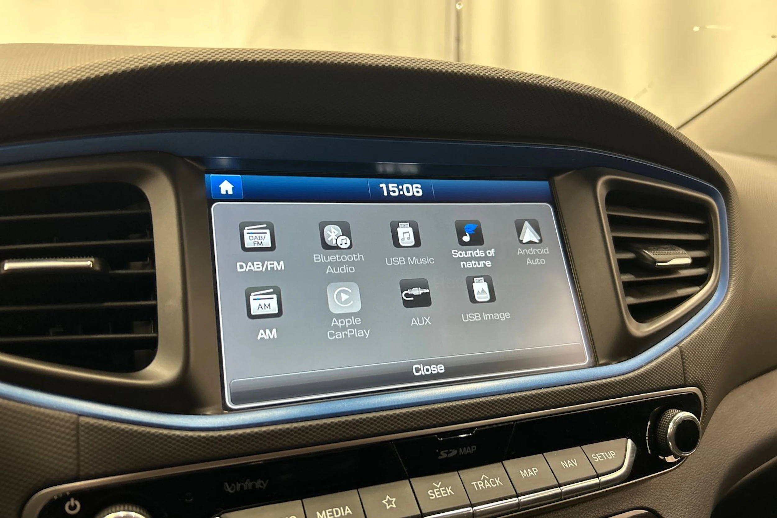 sininen Hyundai IONIQ plug-in 2019 kuva 20.