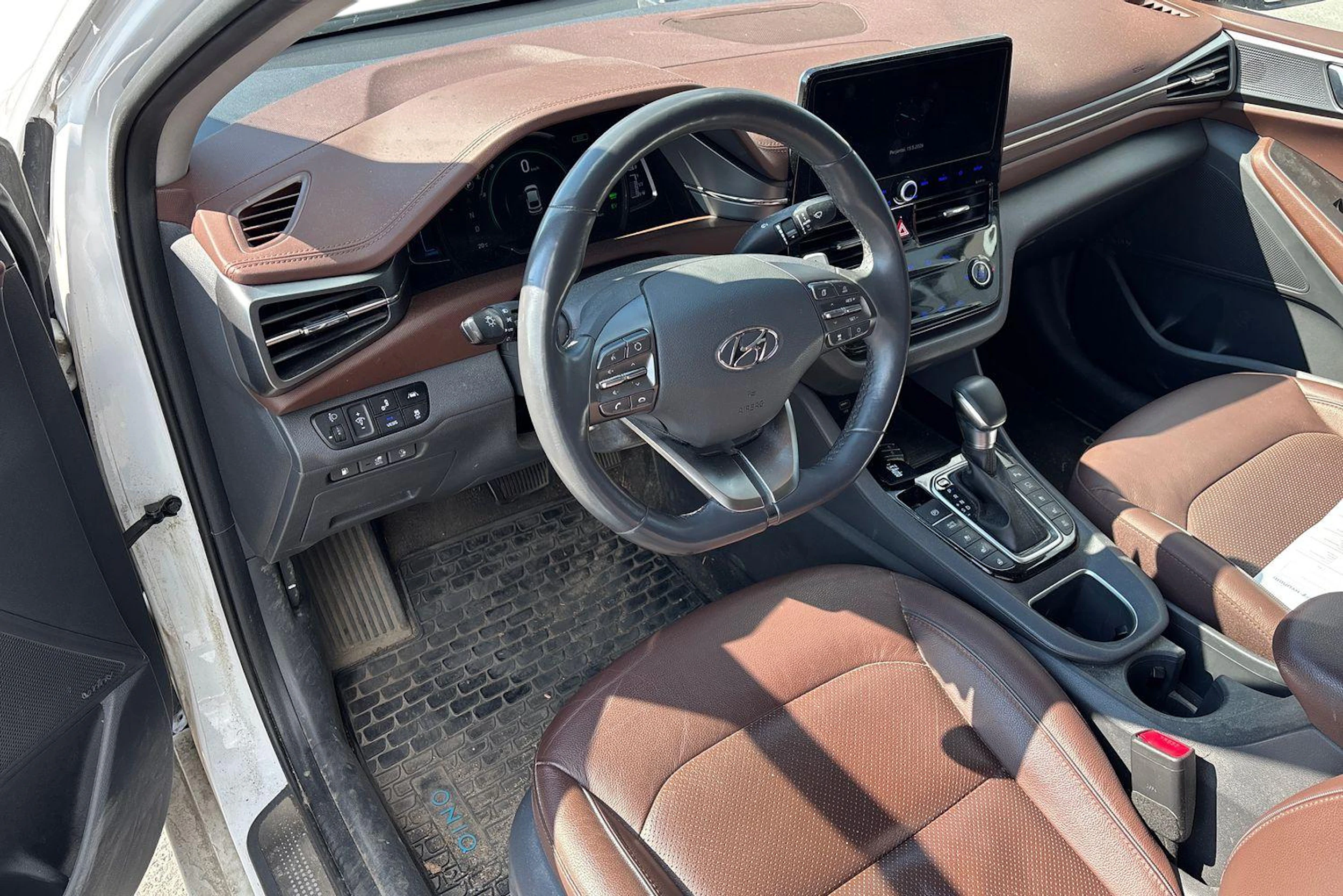 valkoinen Hyundai IONIQ plug-in 2020 kuva 3.