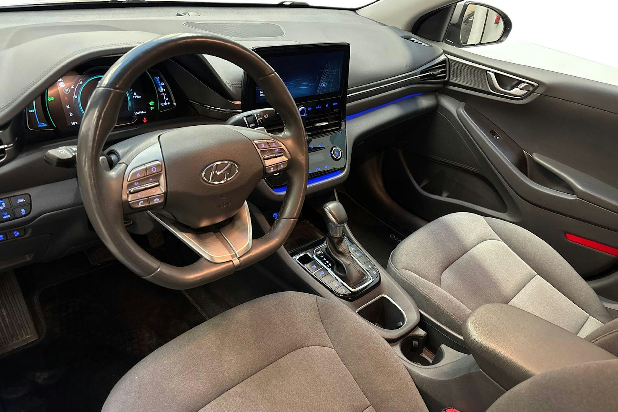 harmaa Hyundai IONIQ plug-in 2020 kuva 7.