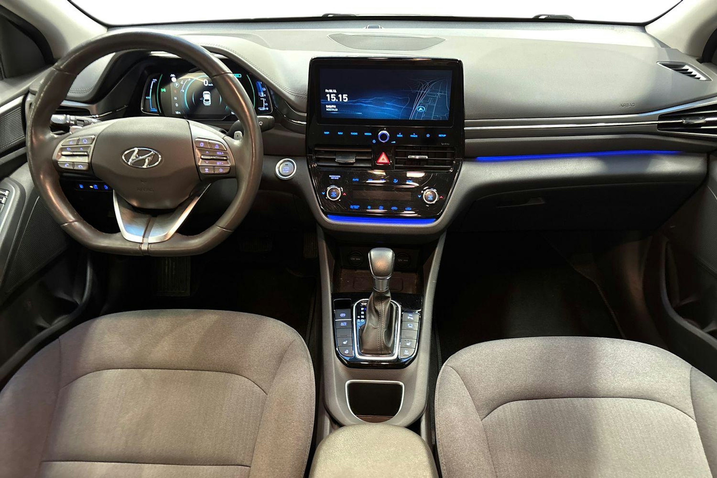 harmaa Hyundai IONIQ plug-in 2020 kuva 9.