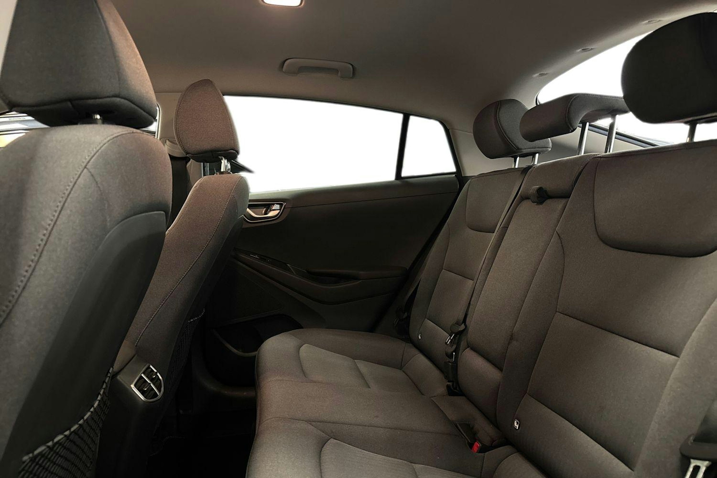 harmaa Hyundai IONIQ plug-in 2020 kuva 10.