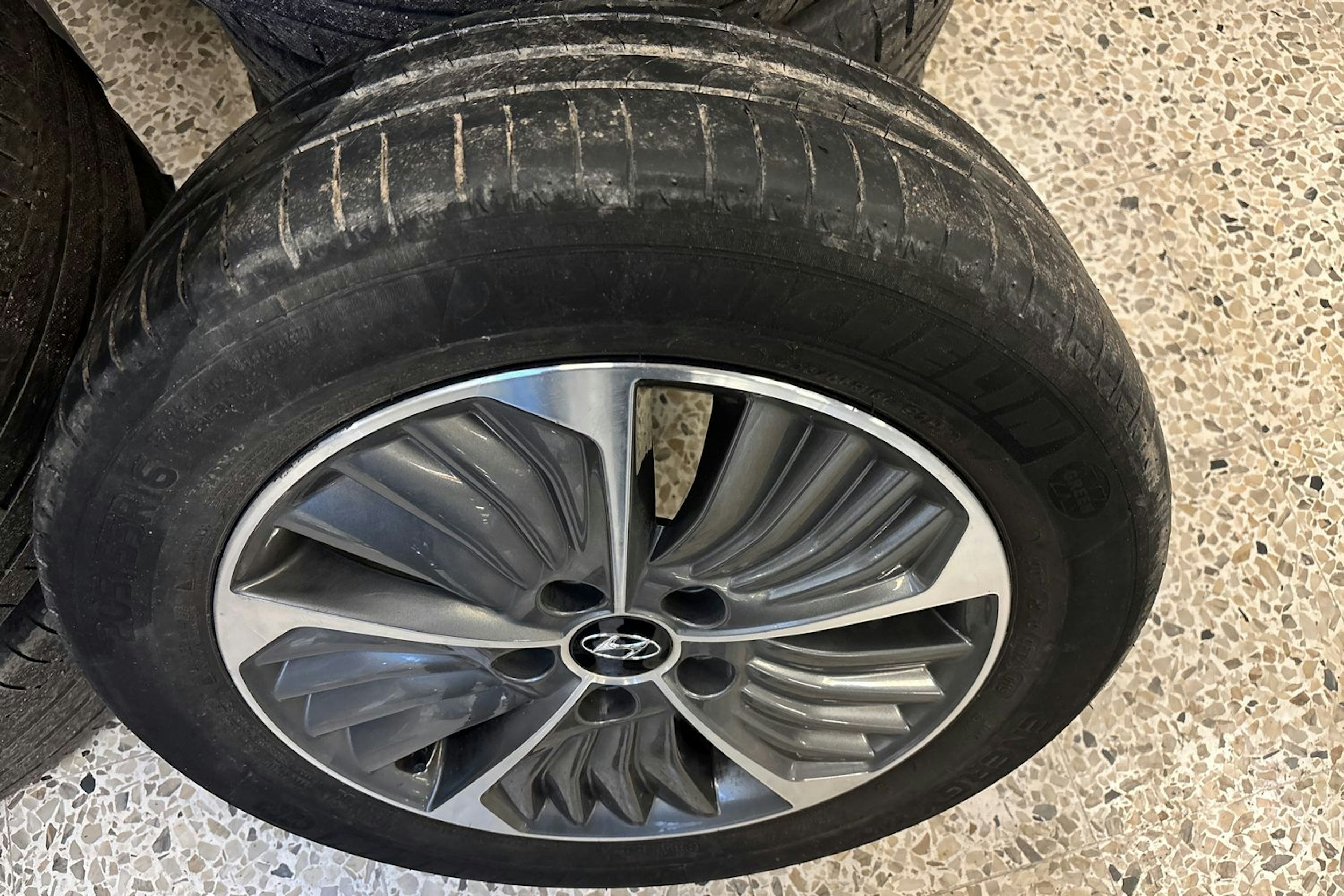 harmaa Hyundai IONIQ plug-in 2020 kuva 14.