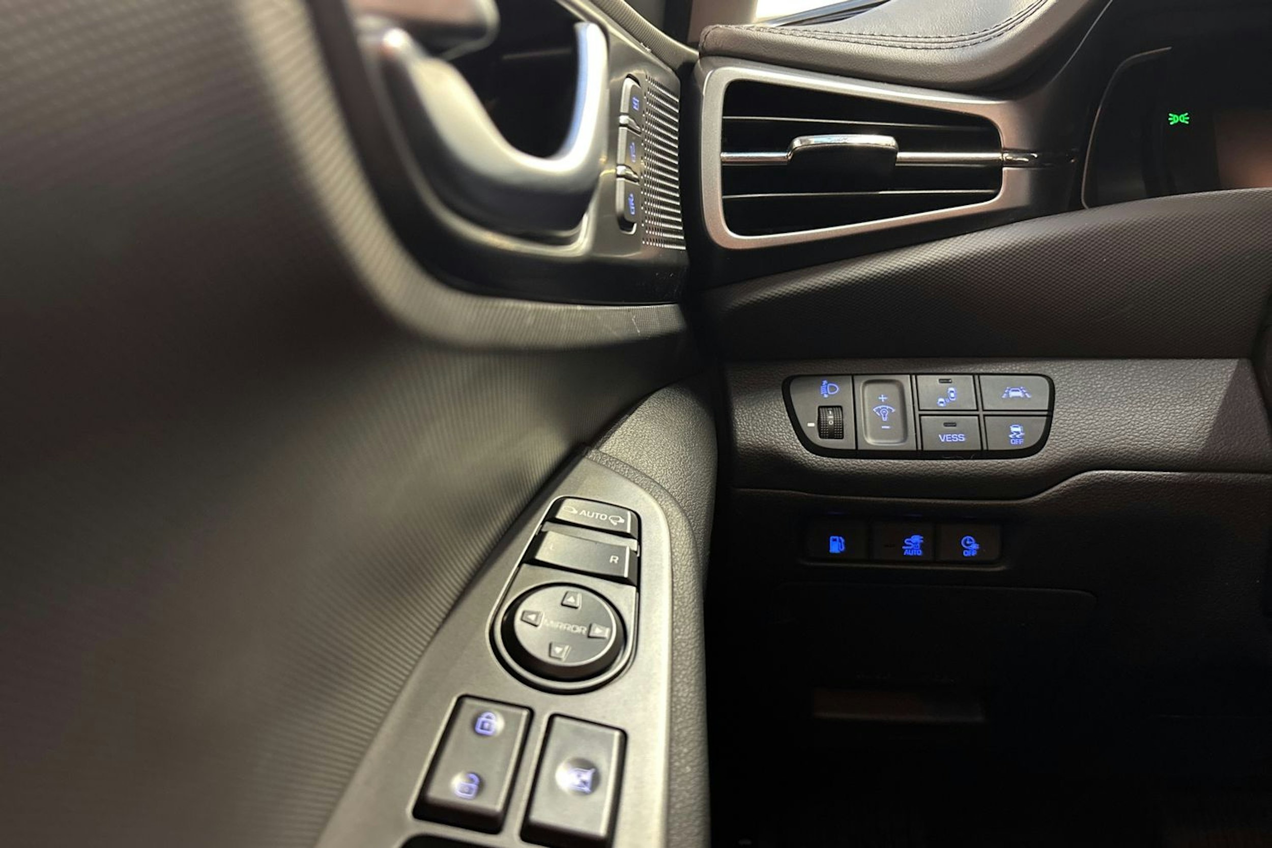 harmaa Hyundai IONIQ plug-in 2020 kuva 15.