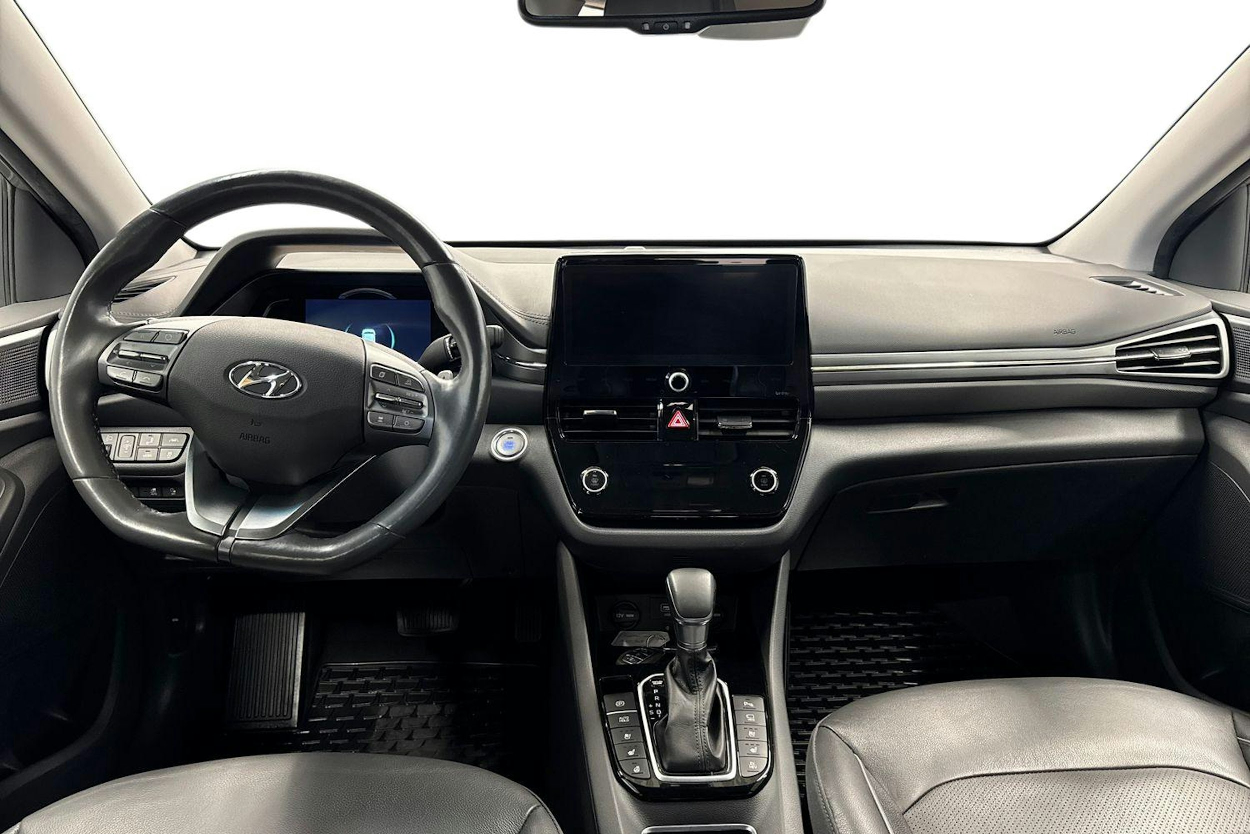 harmaa Hyundai IONIQ plug-in 2020 kuva 7.