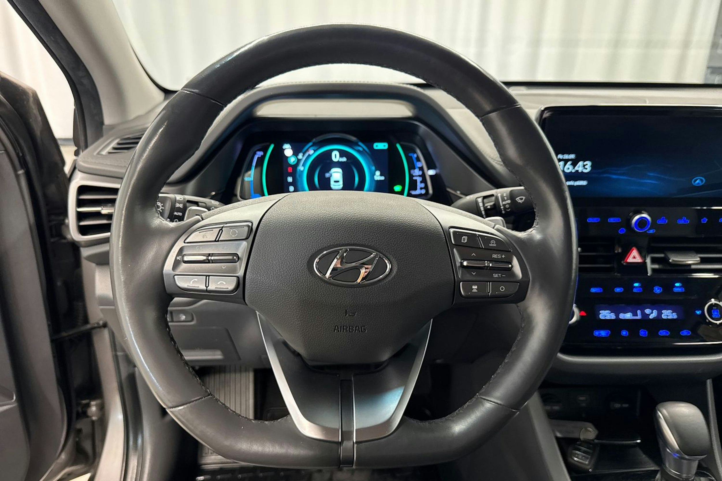 harmaa Hyundai IONIQ plug-in 2020 kuva 12.