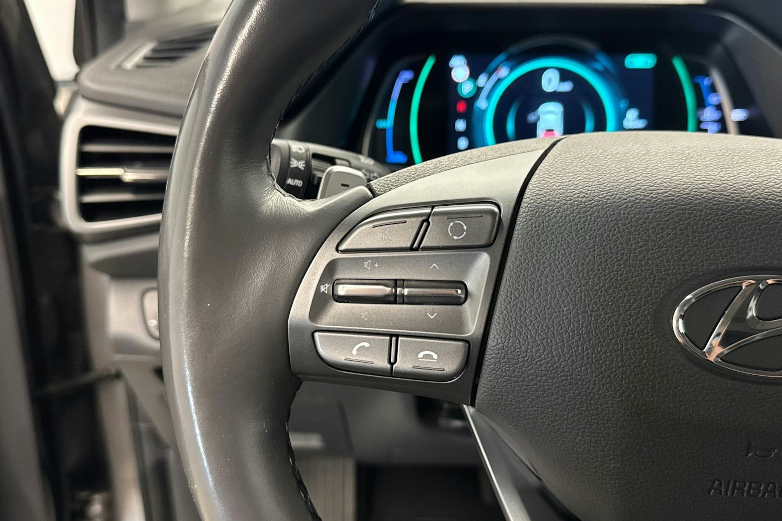 harmaa Hyundai IONIQ plug-in 2020 kuva 13.