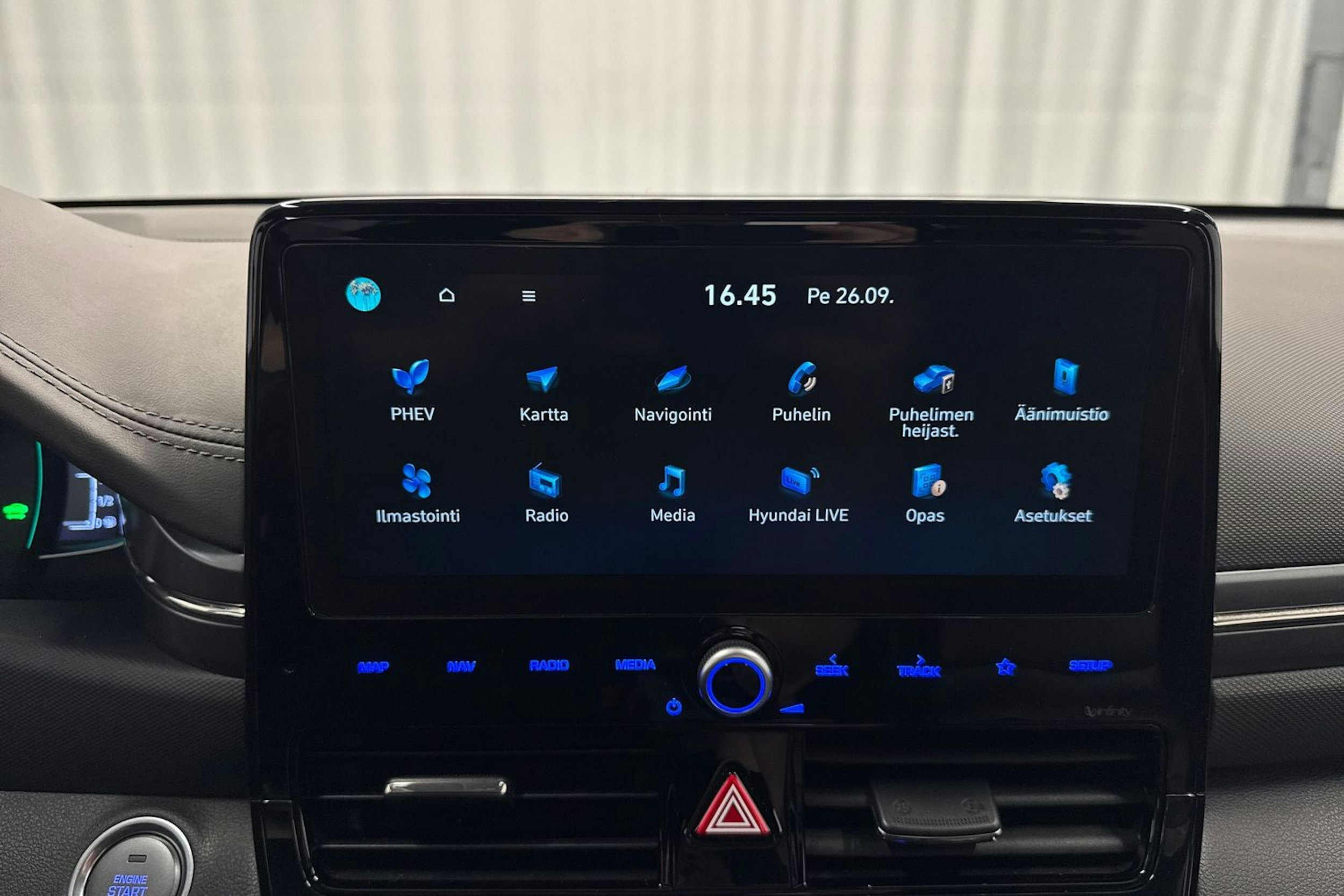 harmaa Hyundai IONIQ plug-in 2020 kuva 18.