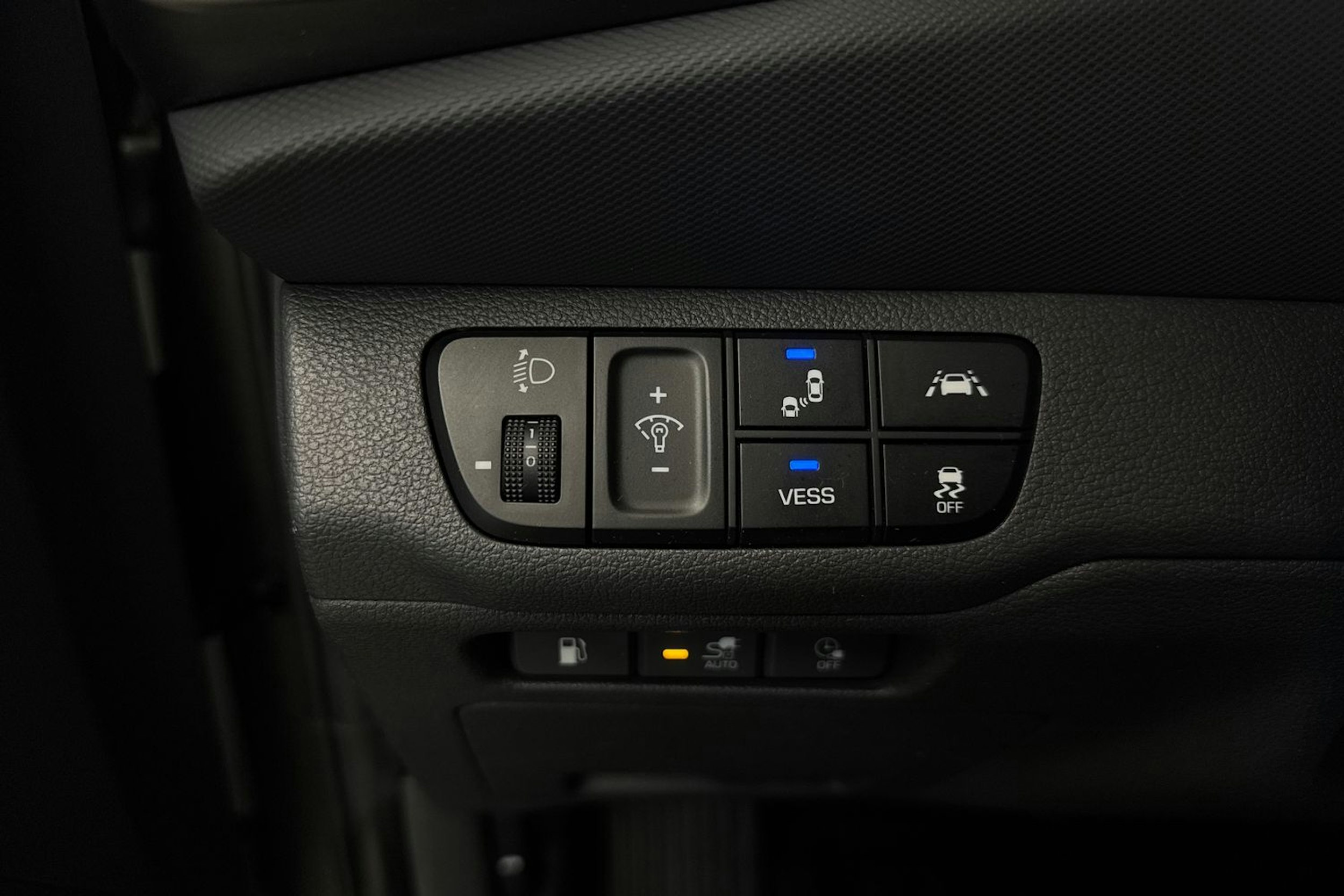 harmaa Hyundai IONIQ plug-in 2020 kuva 20.
