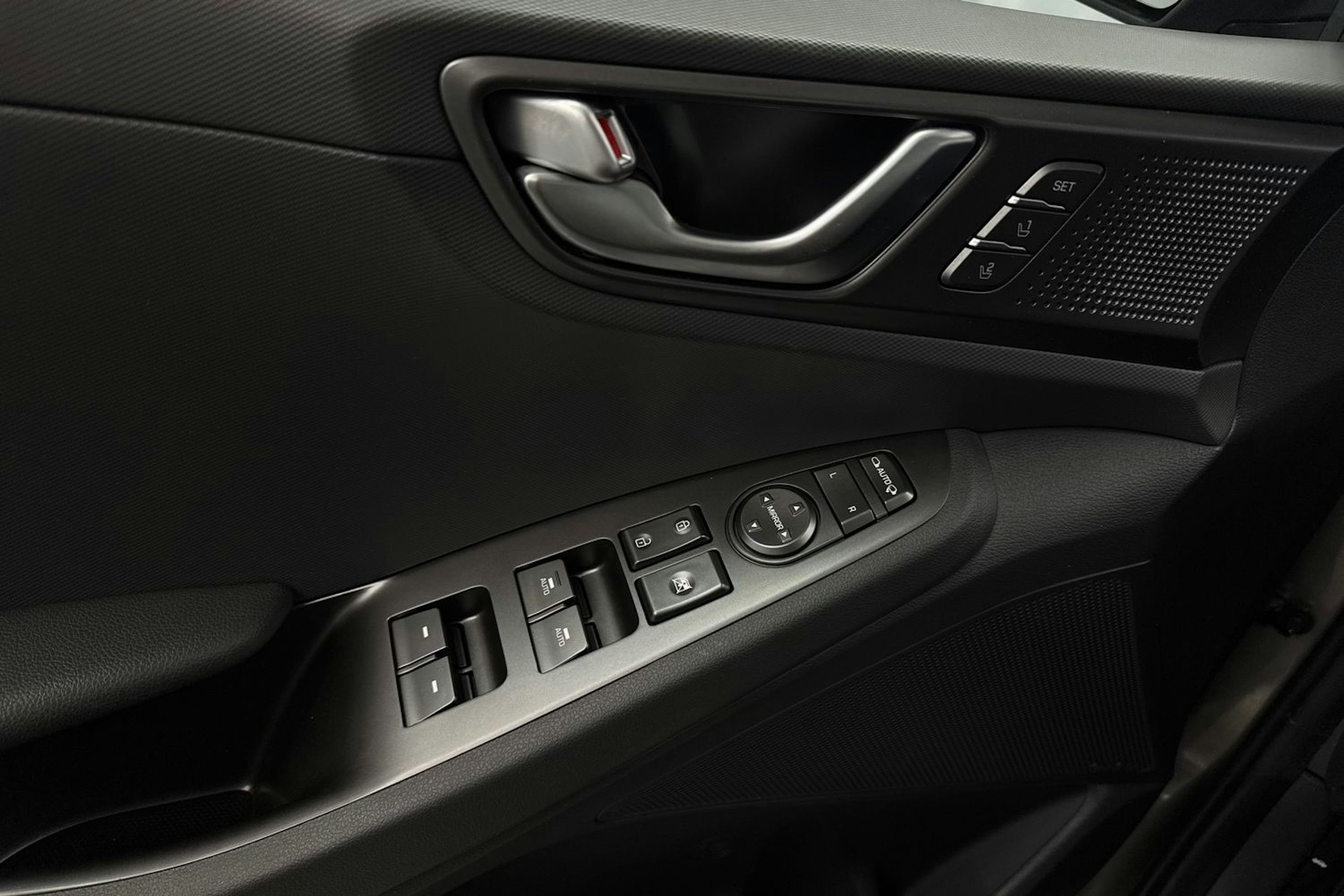 harmaa Hyundai IONIQ plug-in 2020 kuva 21.