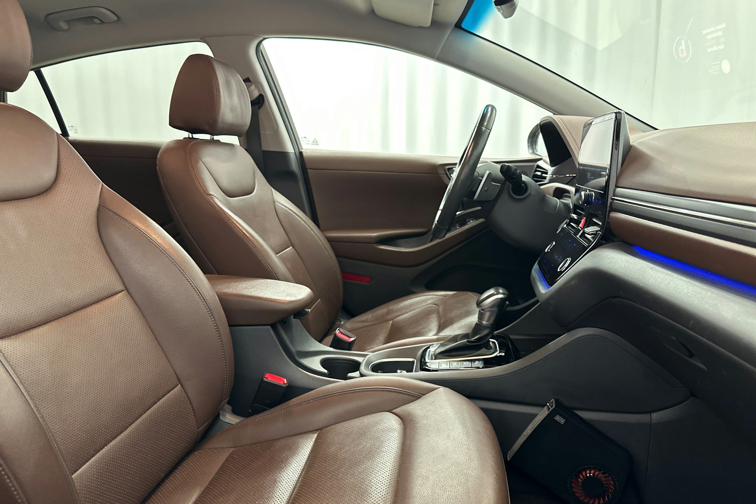 ruskea (beige) Hyundai IONIQ plug-in 2020 kuva 15.