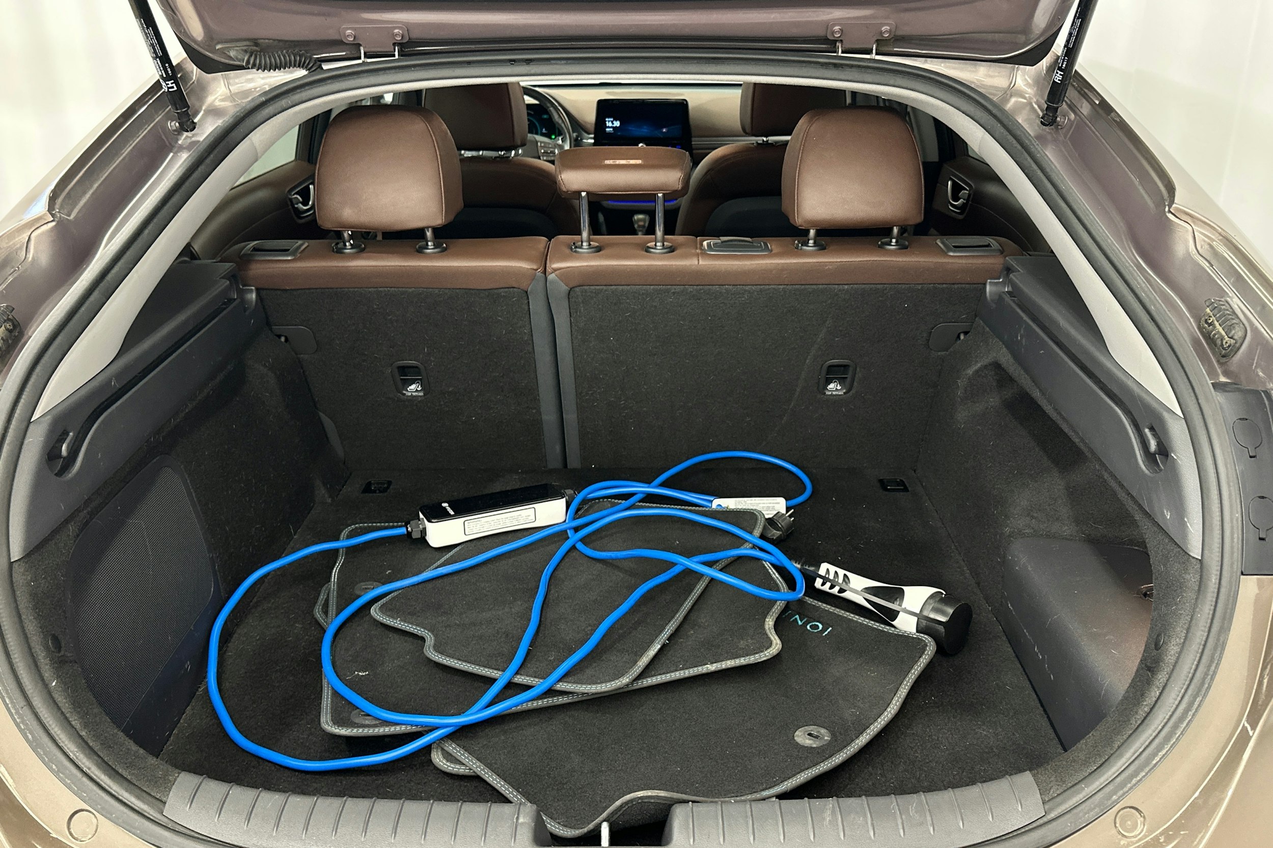 ruskea (beige) Hyundai IONIQ plug-in 2020 kuva 16.