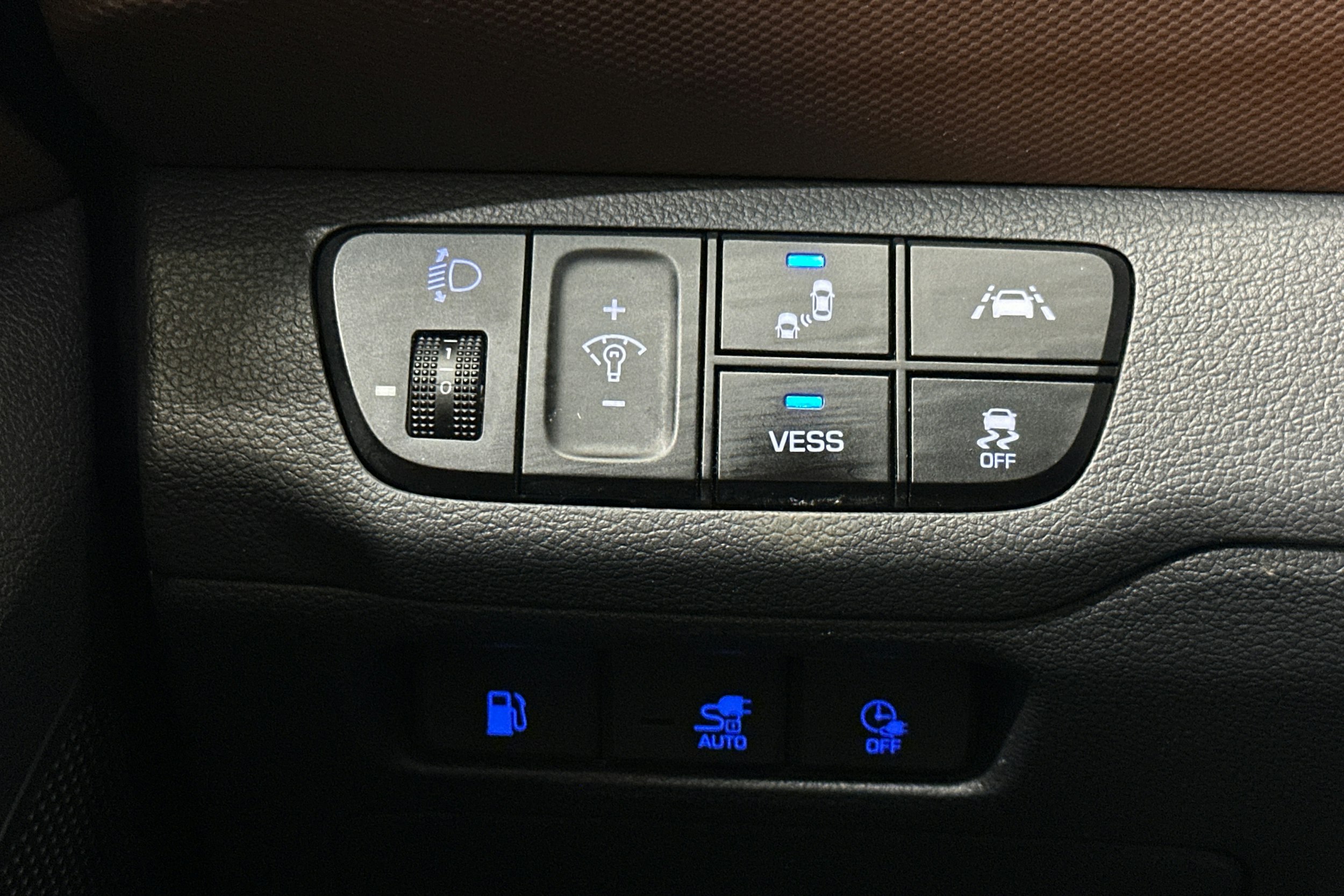 ruskea (beige) Hyundai IONIQ plug-in 2020 kuva 18.