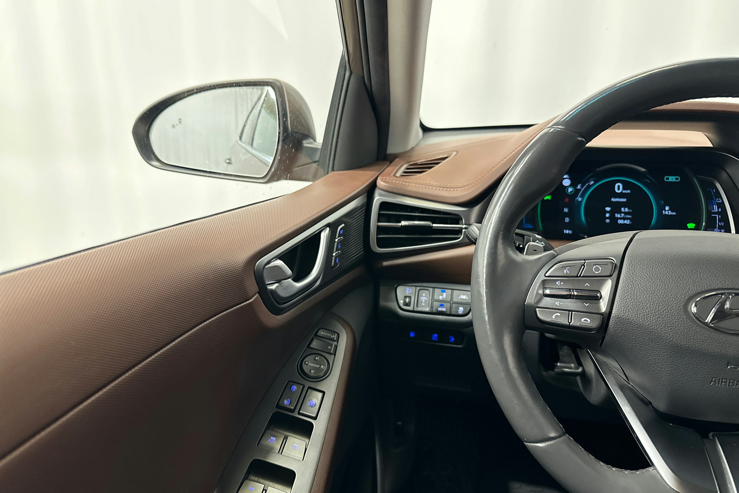 ruskea (beige) Hyundai IONIQ plug-in 2020 kuva 19.