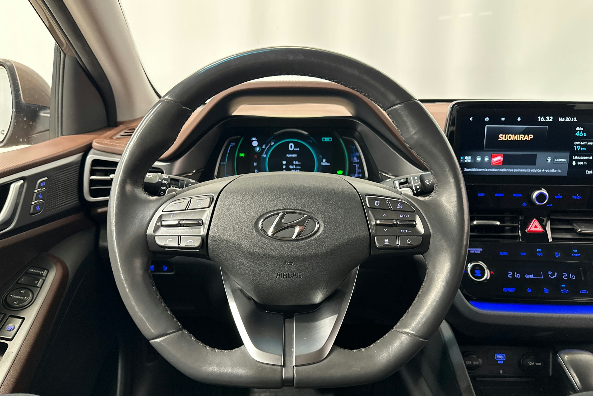 ruskea (beige) Hyundai IONIQ plug-in 2020 kuva 21.